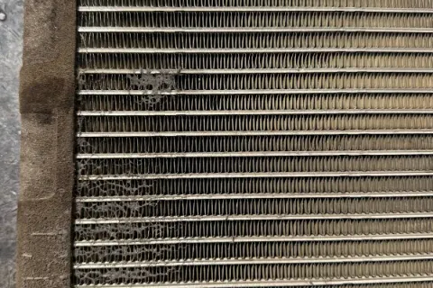 Heavy-equipment air-conditioning components and service work — photo 4