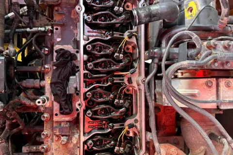 Heavy-equipment engine rebuild and troubleshooting work — photo 7
