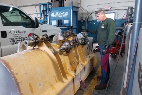 Heavy-equipment welding and machining work — photo 3