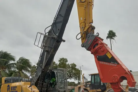 Hydraulic equipment and components being serviced — photo 2
