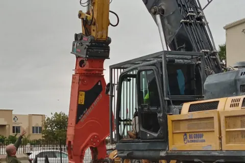 Hydraulic equipment and components being serviced — photo 5